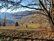 92 Splendida vista panoramica sulla conca di Zogno dalle Stalle Foldone